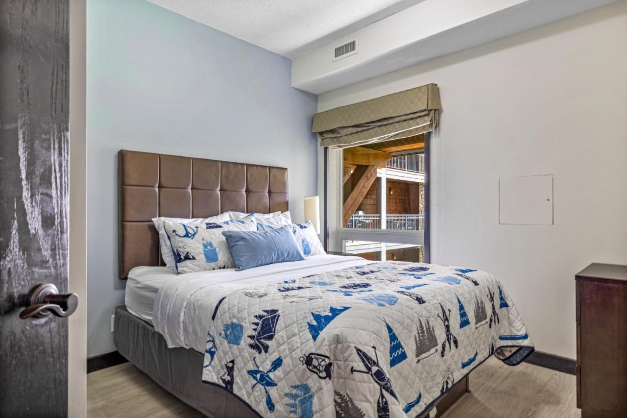 Outstanding Mountain Condo Waterslide And Hot Tub Managed By Little Sister Getaways 캔모어 외부 사진