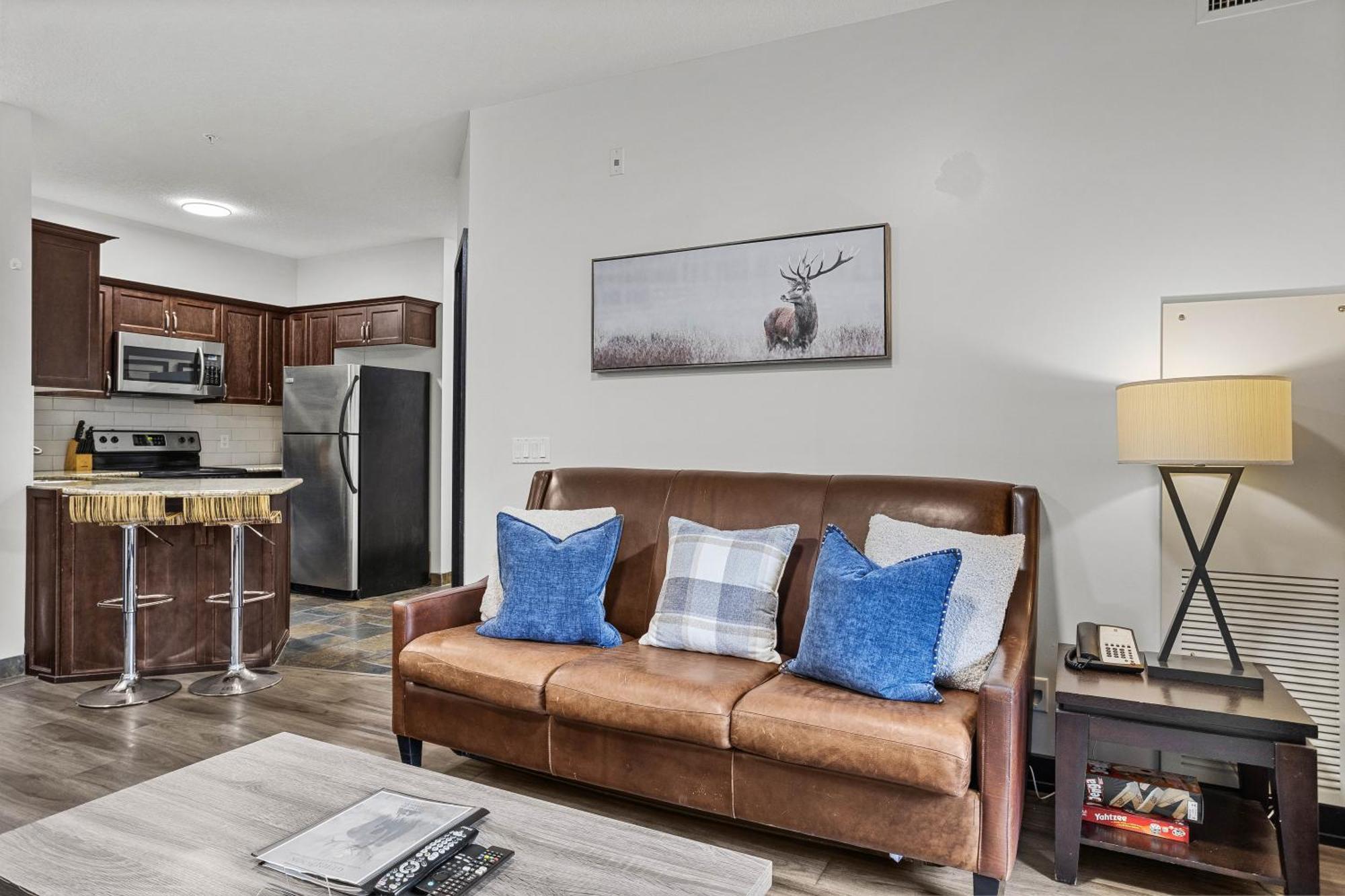 Outstanding Mountain Condo Waterslide And Hot Tub Managed By Little Sister Getaways 캔모어 외부 사진